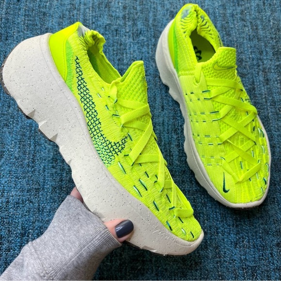 Nike Space Hippie 04 Sneakers in Light Lemon Twist - Picture 1 of 10